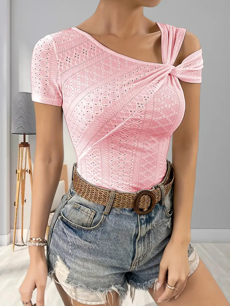 Mila - Elegante Asymmetrische Top met Open Schouderdetail