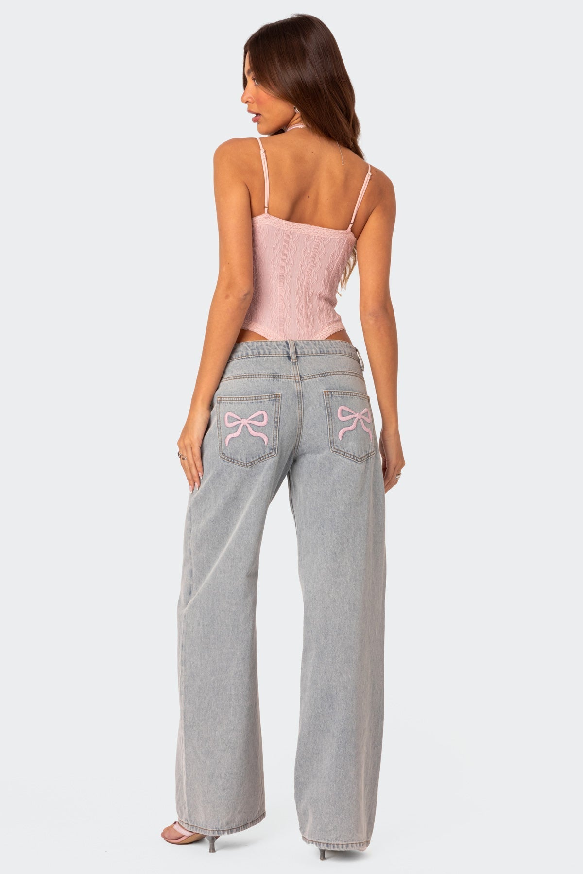 Emma - Trendy Wide-Leg Jeans met Geborduurde Strikdetails
