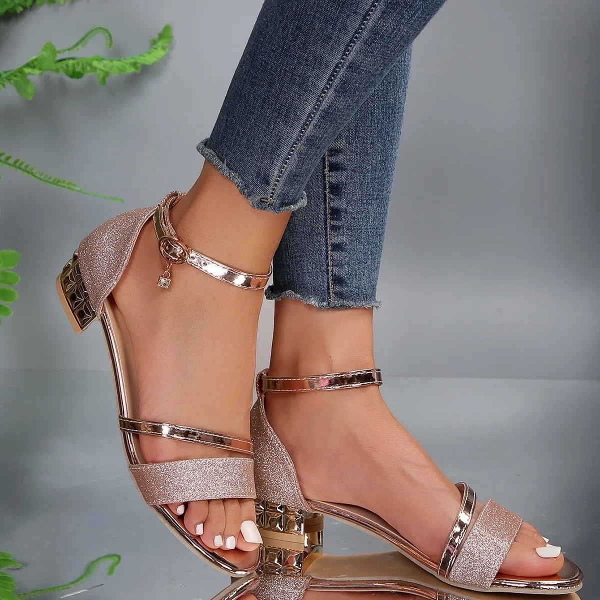 Riley - Stijlvolle Sandalen met Studs en Strik