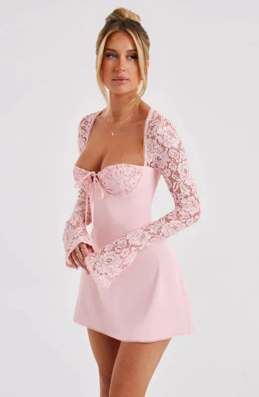 Yaelle - Korte Elegante Kantjurk met Lange Mouwen