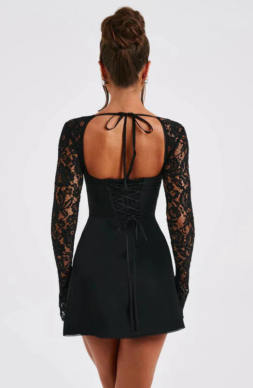 Yaelle - Korte Elegante Kantjurk met Lange Mouwen