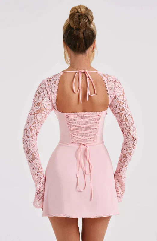 Yaelle - Korte Elegante Kantjurk met Lange Mouwen