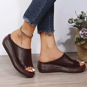 Anna - Comfortabele Leren Slippers met Sleehak