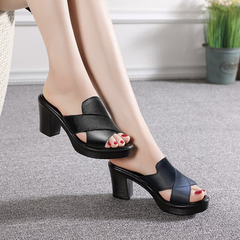 Amelia - Stijlvolle Leren Sleehak Sandalen met Kruisbanden