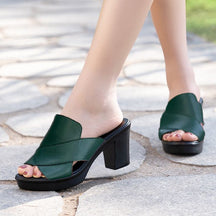Amelia - Stijlvolle Leren Sleehak Sandalen met Kruisbanden