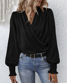 Clara – Vloeiende Wikkelblouse met Ballonmouwen