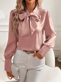 Emma - Chique Blouse met Strik en Knoopdetails