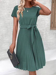 Eliana - Elegante Plooi Jurk met Strik en Korte Mouwen