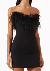 Camilla - Glamoureuze Off-Shoulder Mini Jurk met Verenaccent