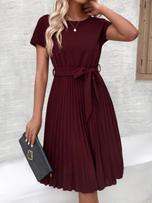 Eliana - Elegante Plooi Jurk met Strik en Korte Mouwen