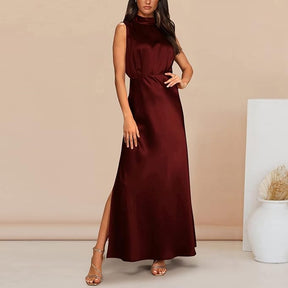 Camille – Lange Satijnen Jurk met Elegante Split