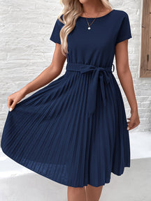 Eliana - Elegante Plooi Jurk met Strik en Korte Mouwen