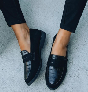 Amélie – Elegante Loafers met Krokodillenprint en Verfijnde Afwerking