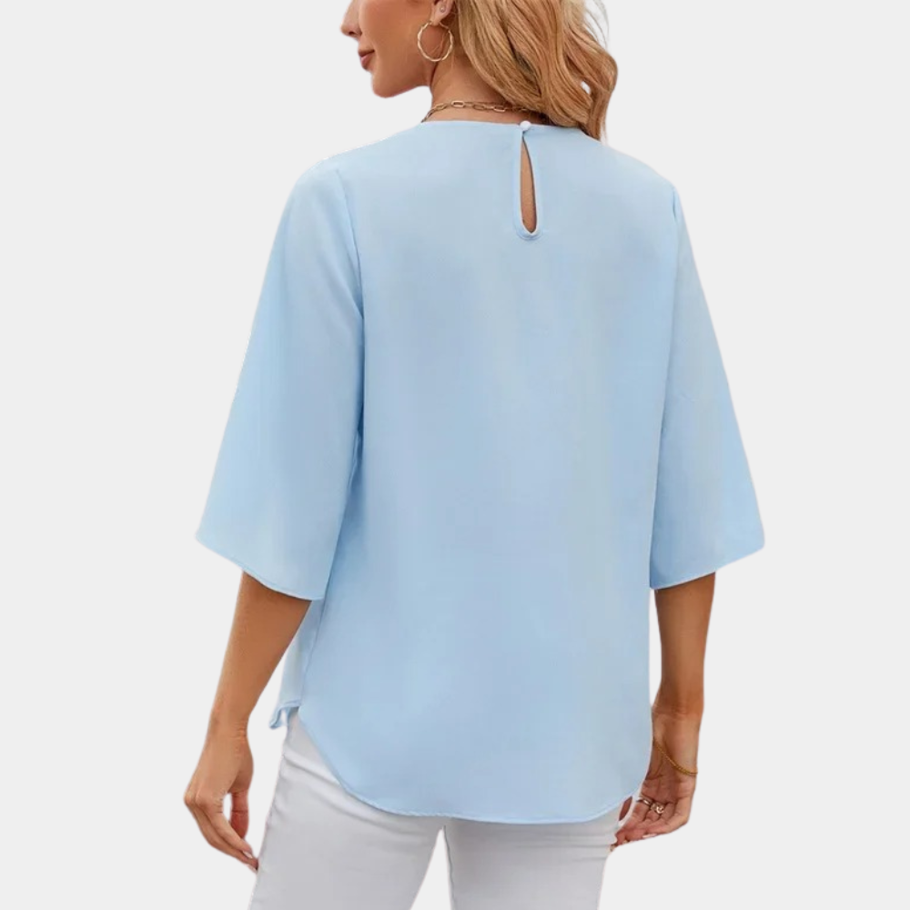 Sophie – Elegante, Vloeiende Blouse met Gesplitste Mouwen en Sierdetail