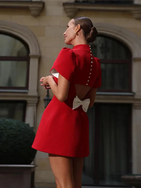 Sophia - Elegante Mini Jurk met Rugdetails en Strik