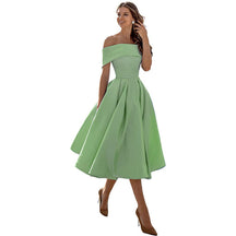 Aurelia - Elegante Off-Shoulder Cocktailjurk met Uitlopende Rok