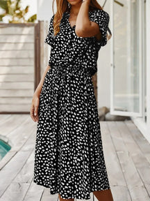 Lena - Stijlvolle Midi Jurk met Knoopsluiting en Trendy Print