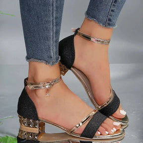 Riley - Stijlvolle Sandalen met Studs en Strik