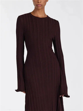 Isabelle - Minimalistische Maxi Jurk met Hoge Hals en Flared Mouwen