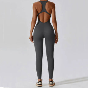 Valeria – Naadloos Sportief Jumpsuit met Open Rug en Strakke Pasvorm