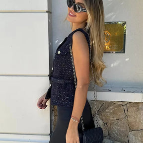 Amélie - Chic Getailleerd Tweed Gilet met Goudkleurige Knopen