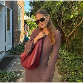 Lena - Elegante Gebreide Maxi Jurk met Open Rug en Ruches