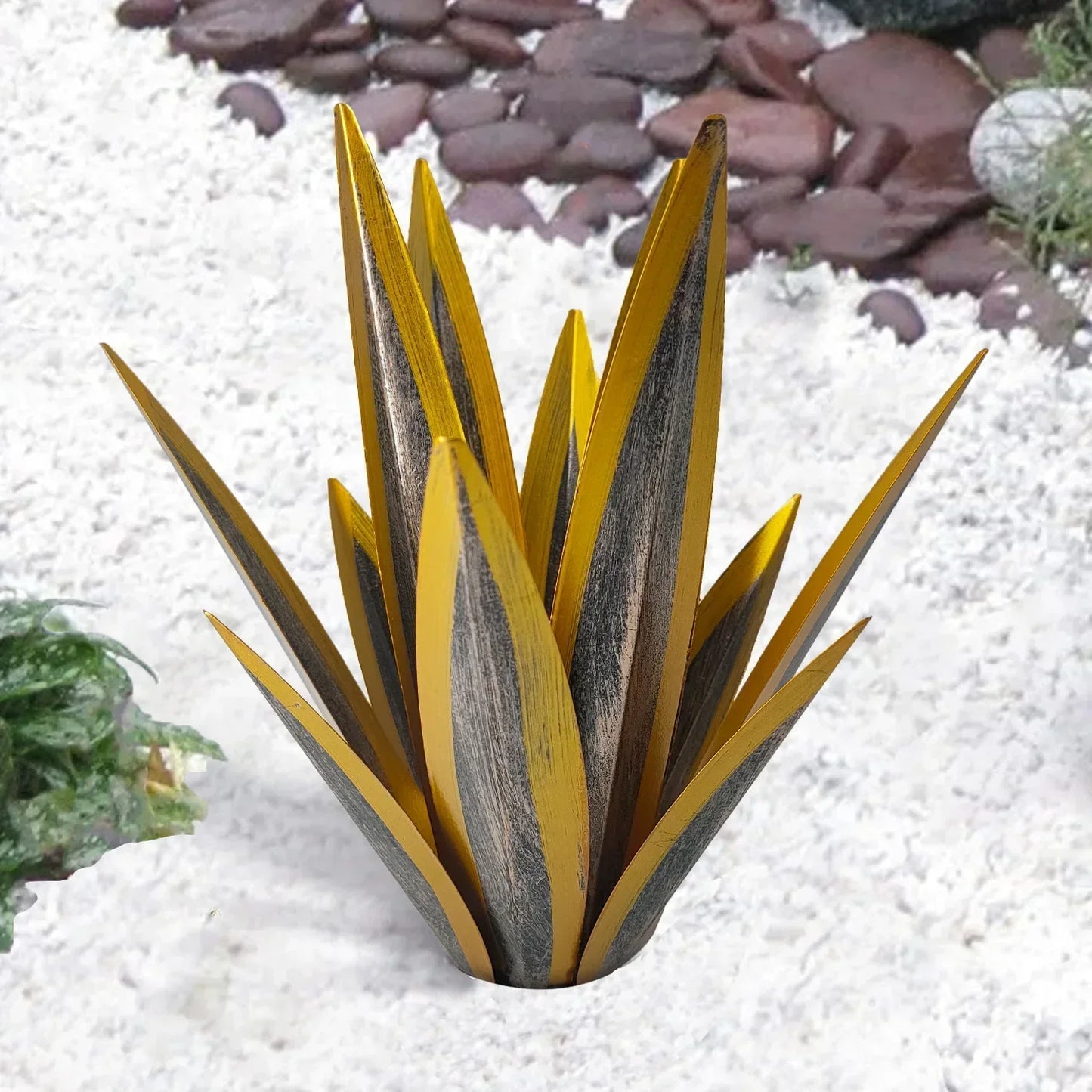 OutdoorGarden - Handgemaakte, beschilderde metalen agave planten