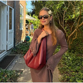 Lena - Elegante Gebreide Maxi Jurk met Open Rug en Ruches