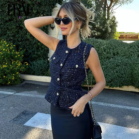 Amélie - Chic Getailleerd Tweed Gilet met Goudkleurige Knopen