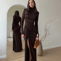 Ella - Elegante Maxi Jurk met Hoge Hals en Sexy Split