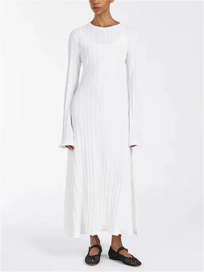 Isabelle - Minimalistische Maxi Jurk met Hoge Hals en Flared Mouwen