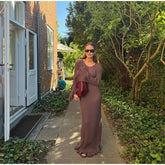 Lena - Elegante Gebreide Maxi Jurk met Open Rug en Ruches