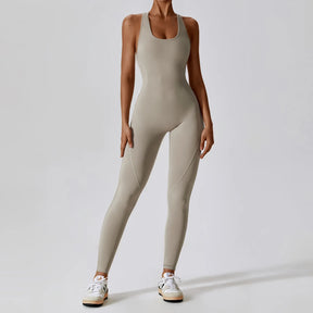 Valeria – Naadloos Sportief Jumpsuit met Open Rug en Strakke Pasvorm