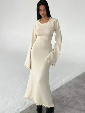 Lena - Elegante Gebreide Maxi Jurk met Open Rug en Ruches