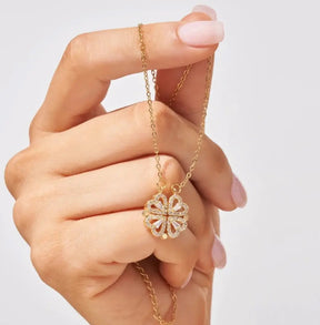 Sofia – Verfijnde Ketting met Sprankelende Klaverhanger