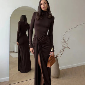 Ella - Elegante Maxi Jurk met Hoge Hals en Sexy Split