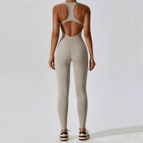 Valeria – Naadloos Sportief Jumpsuit met Open Rug en Strakke Pasvorm