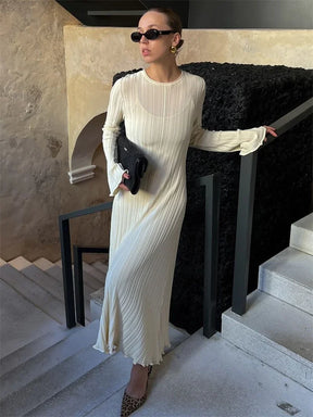 Isabelle - Minimalistische Maxi Jurk met Hoge Hals en Flared Mouwen
