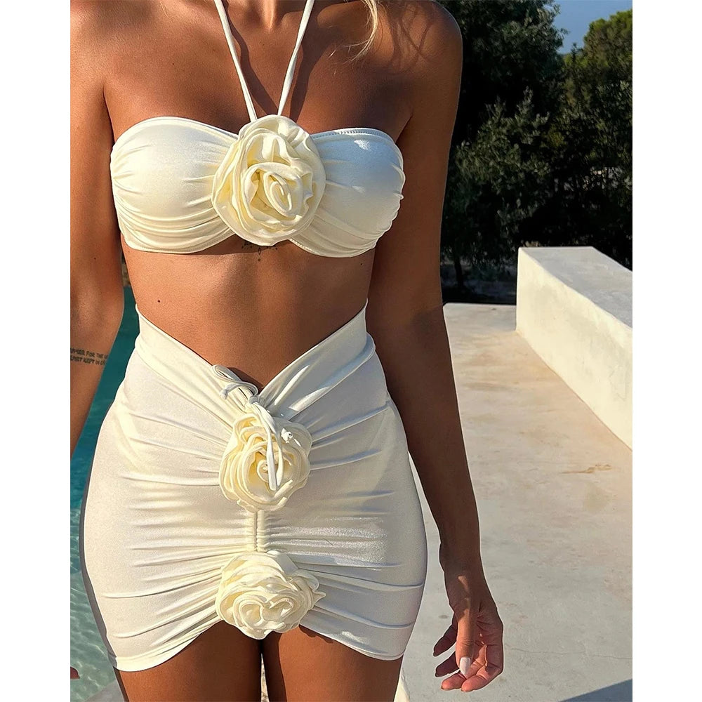 Valentina - Elegante Bandeau Bikini met Rozen en Bijpassende Rok