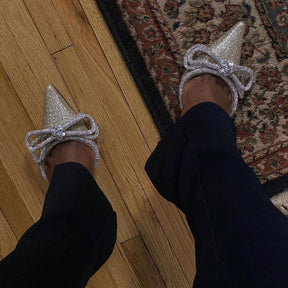 Virelle - Sprankelende Pumps met hak, Versierd met strass en een Elegante Strik