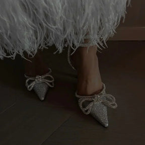 Virelle - Sprankelende Pumps met hak, Versierd met strass en een Elegante Strik